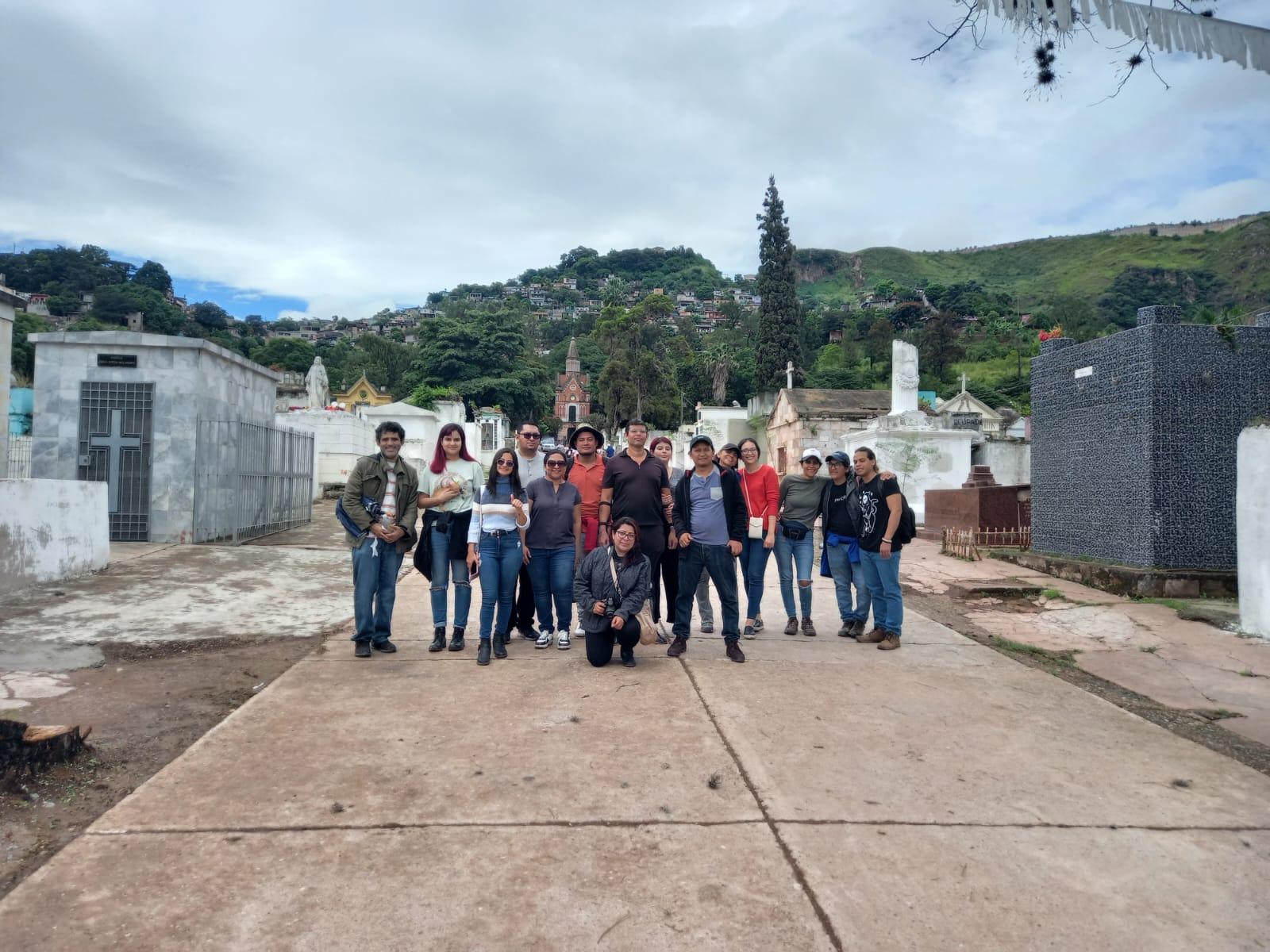 Fototeca Daniel Vásquez. Recorrido en el Cementerio General el 5 de noviembre de 2023