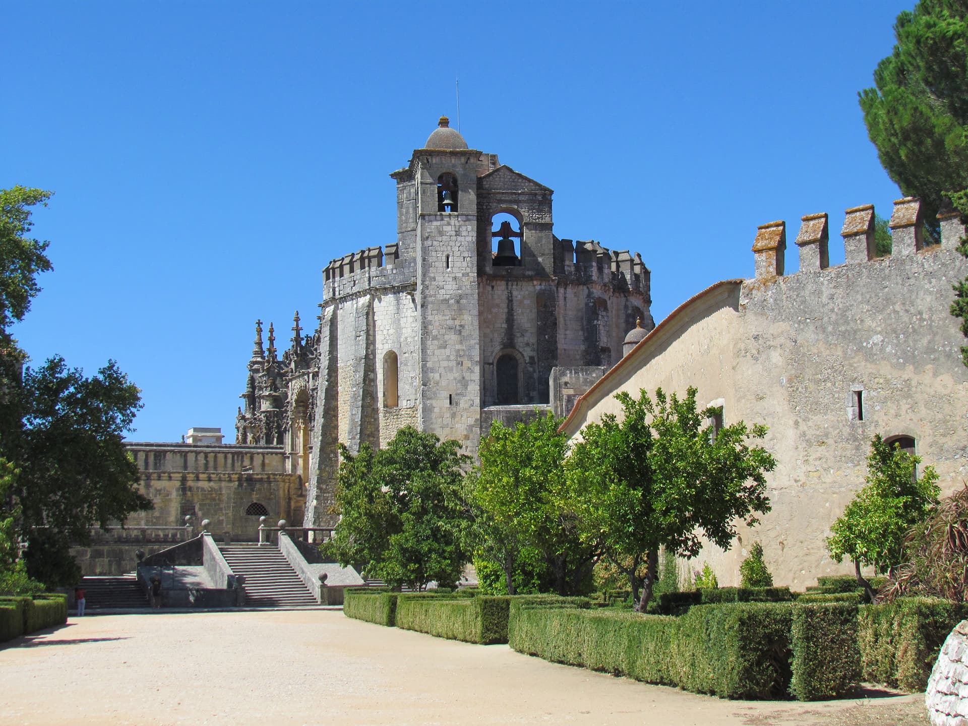 O Claustro e o Século - Configurar os espaços monásticos no