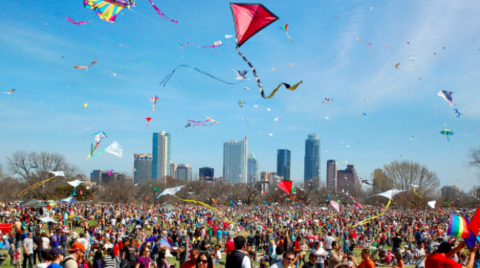 Zilker 公园风筝节，每年在德克萨斯州奥斯汀举行。