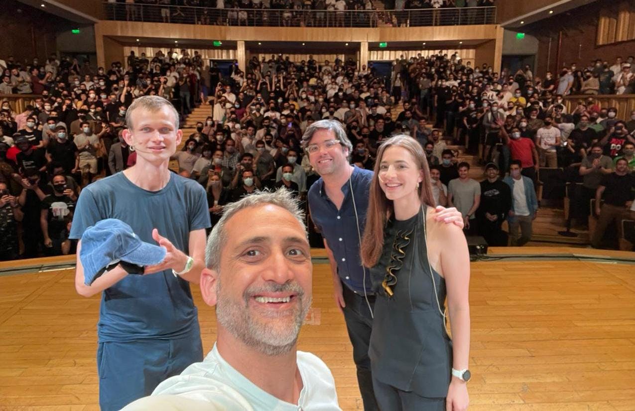 Vitalik Buterin en una presentación en Buenos Aires. La comunidad es uno de los grandes puntos del éxito de Ethereum.