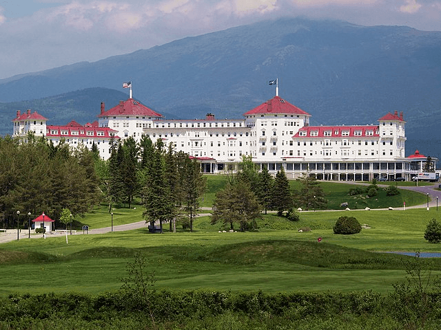 (Mount Washington Hotel in Bretton Woods | Source: Wikipedia)