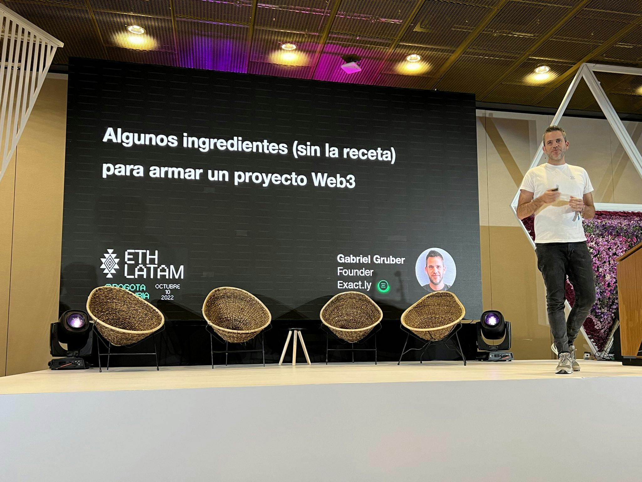 Gabriel Gruber giving his presentation at ETHLatam Bogotá. 