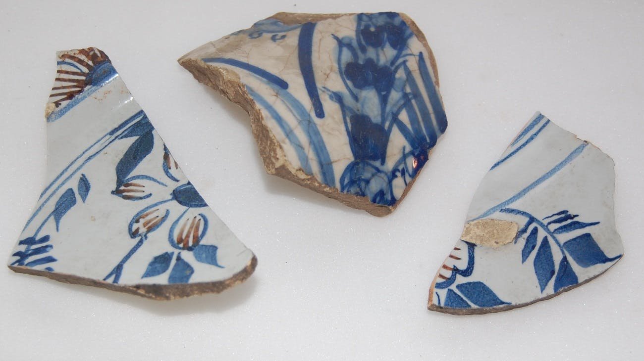 Actual ceramic shards. Source: bristolmuseums.org.uk.