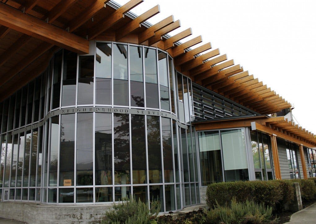 Bohlin Cywinski Jackson 建筑事务所，西雅图巴拉德图书馆和邻里服务中心。【照片来自于：Jules Antonio】