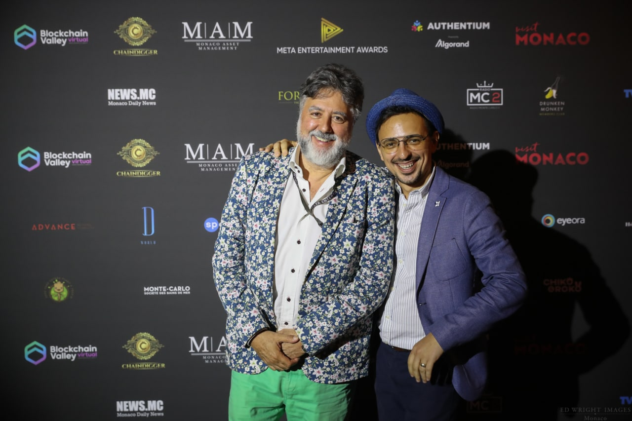 Meta Entertainment World 的組織者和詹姆斯邦德的製片人史蒂文薩爾茨曼（左）和紀錄片製片人博格丹安格爾Bogdan Anghel(右)