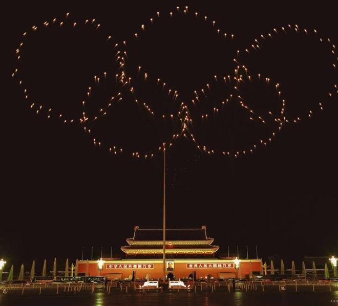 图1-10. 北京奥运会开幕式焰火表演《奥运五环》