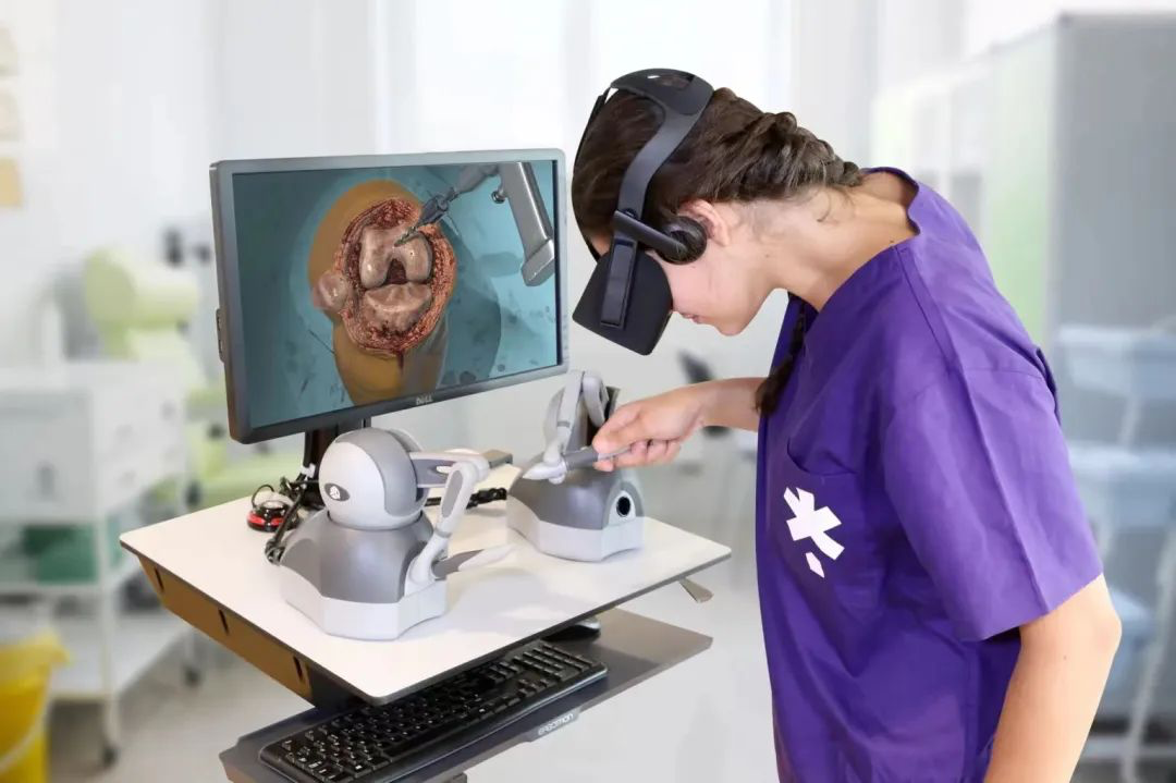 图:基础虚拟现实技术用VR训练外科医生