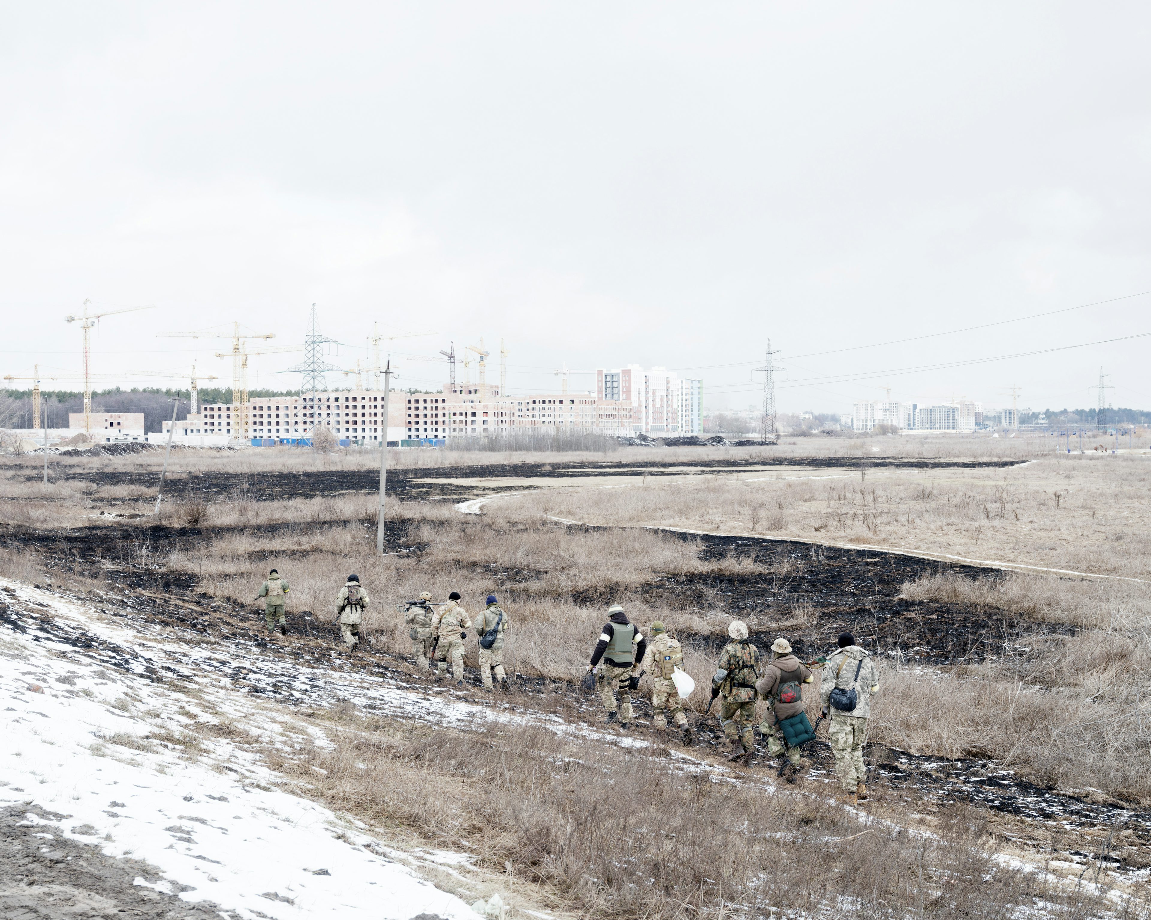 UKRAINE. Irpin. 8 March 2022. Soldiers of the Ukrainian army move towards the front line. Photo by Lorenzo Meloni