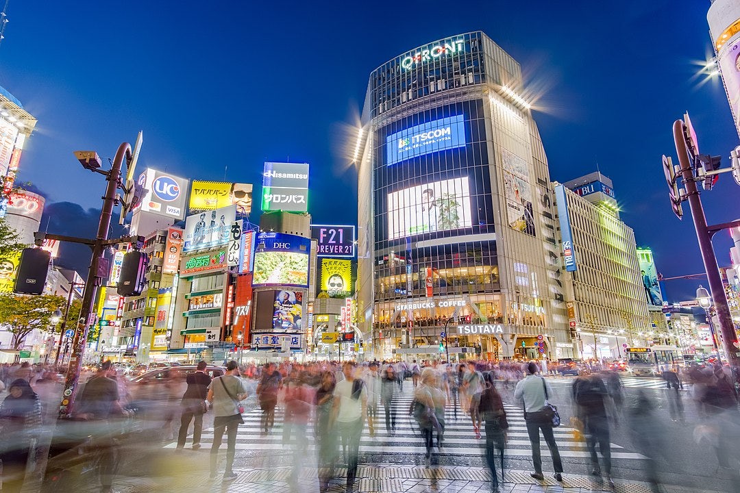 Onboarding can feel like arriving in a busy new city- the local guide is invaluable for finding the right path. (Ph: Benh LIEU SONG (Flickr) - Shibuya Scramble Crossing, CC BY-SA 2.0)