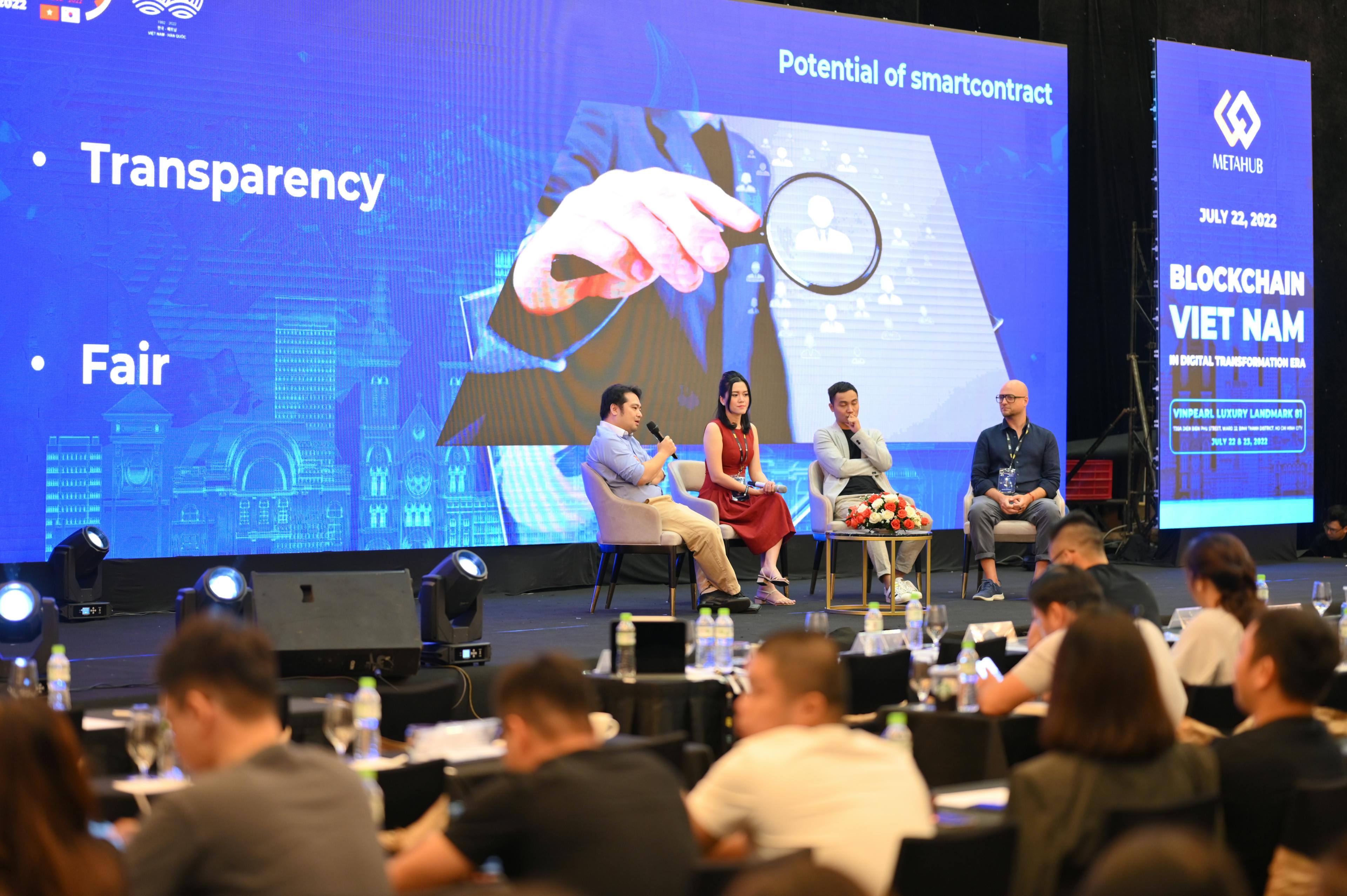 CMO of Fantom Foundation Simone Pomposi (1st from the right) sharing thoughts on the potential of the smart contracts.